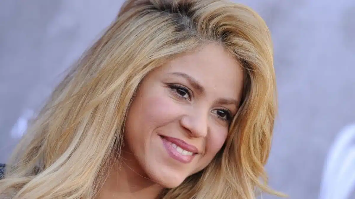 Shakira sublime dans une robe courte et fendue, elle est canonissime !