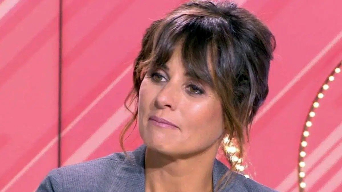 Faustine Bollaert explose en larmes sur France 2, "Je recevais des oiseaux morts"