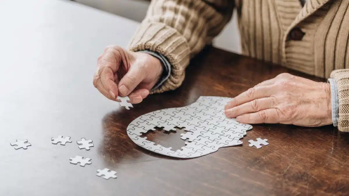 Alzheimer : les conseils pour vraiment aider vos proches victimes de la maladie selon des experts