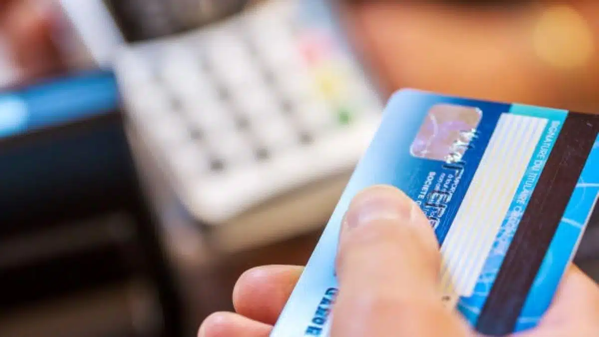 Voici pourquoi vous devriez éviter dès maintenant de payer par carte bancaire : les raisons