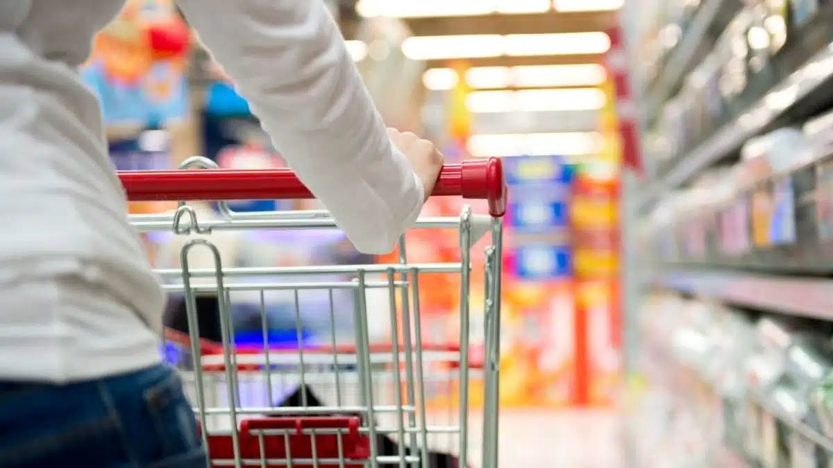 Supermarchés : bouteilles d’eau, pastis… ces produits stars de l’été vont disparaître des rayons