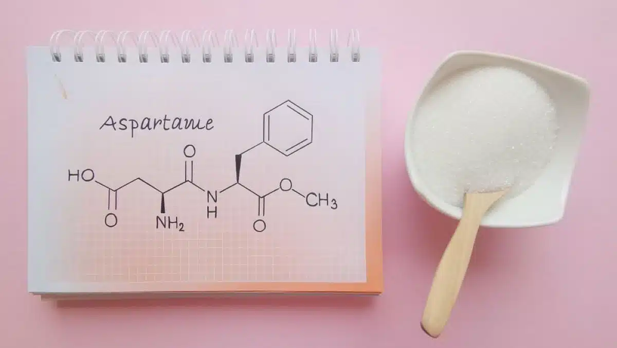 Ces produits populaires contiennent de l’aspartame, potentiellement cancérigène selon l’OMS