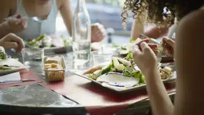 Le plat anti-kilo à privilégier au restaurant pour une perte de poids efficace