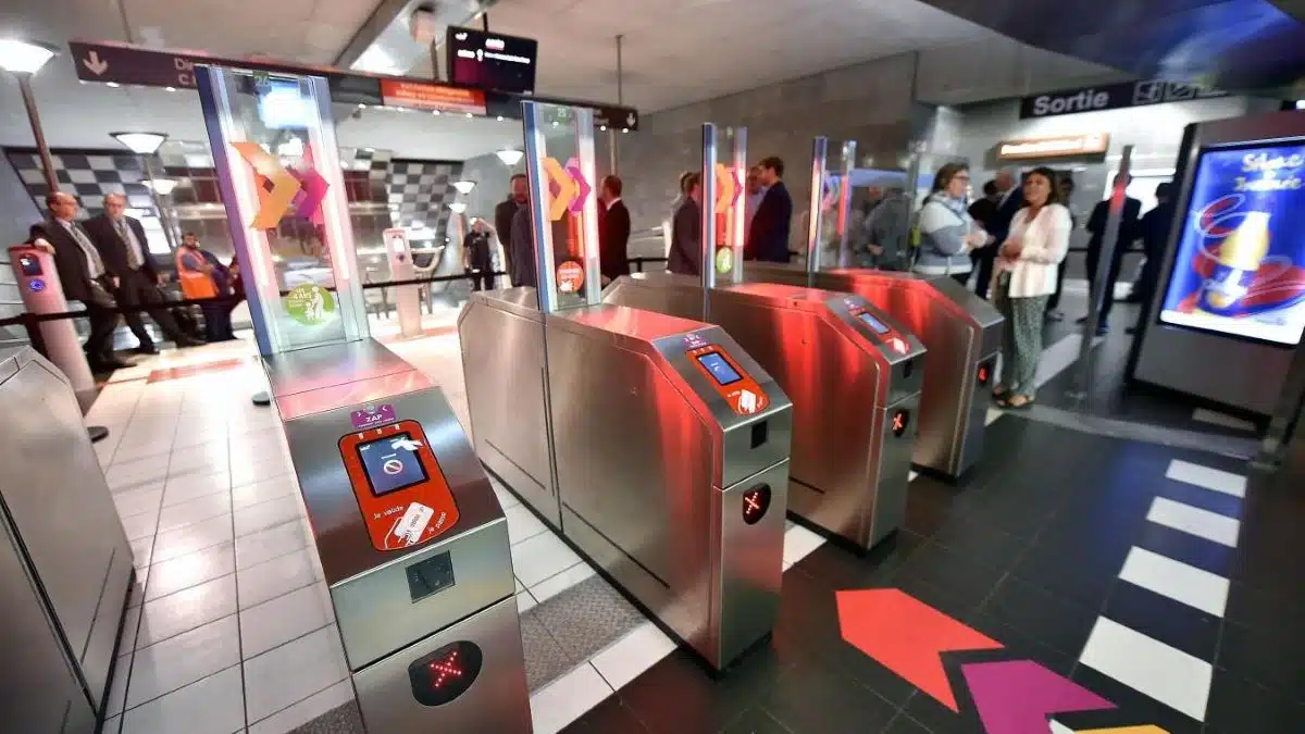 Prendre le métro avec sa carte bancaire bientôt possible : voici comment