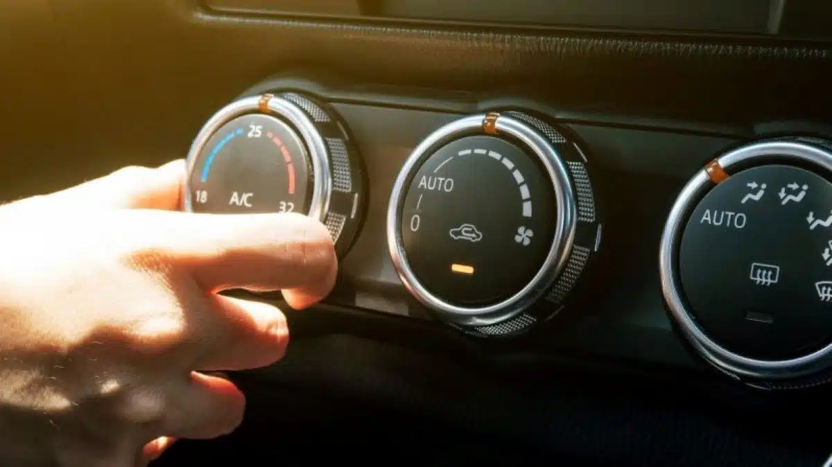 Coupez toujours la climatisation avant d’éteindre le moteur de votre voiture, voici pourquoi