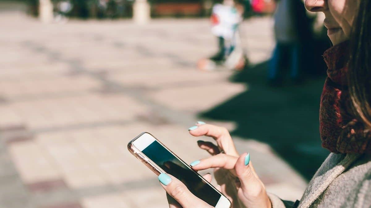 Forfait mobile dépassé à l’étranger : ce que les opérateurs peuvent vous faire payer
