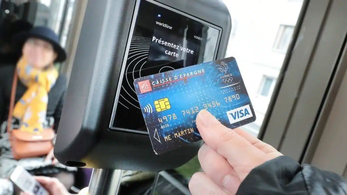 Carte bancaire : votre CB pourrait bientôt remplacer les célèbres tickets de métro