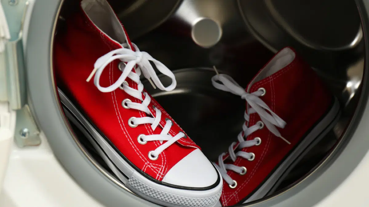 Les astuces pour laver vos chaussures en machine à laver efficacement et sans danger
