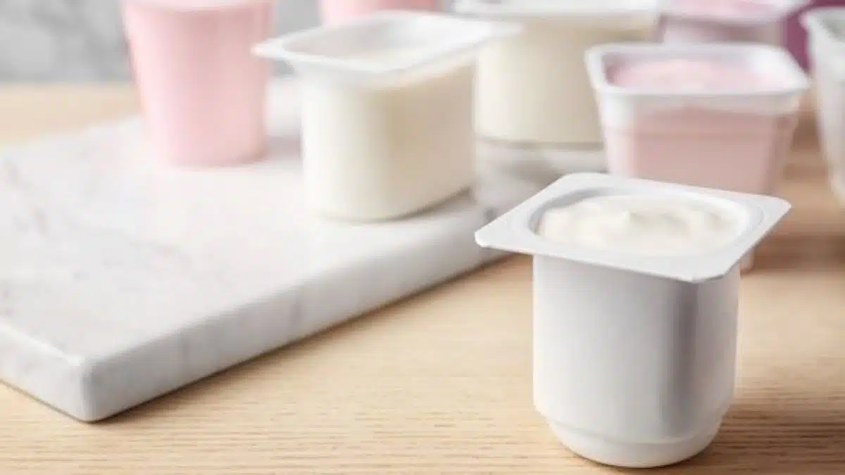 Voici quels sont les véritables risques si vous mangez des yaourts périmés