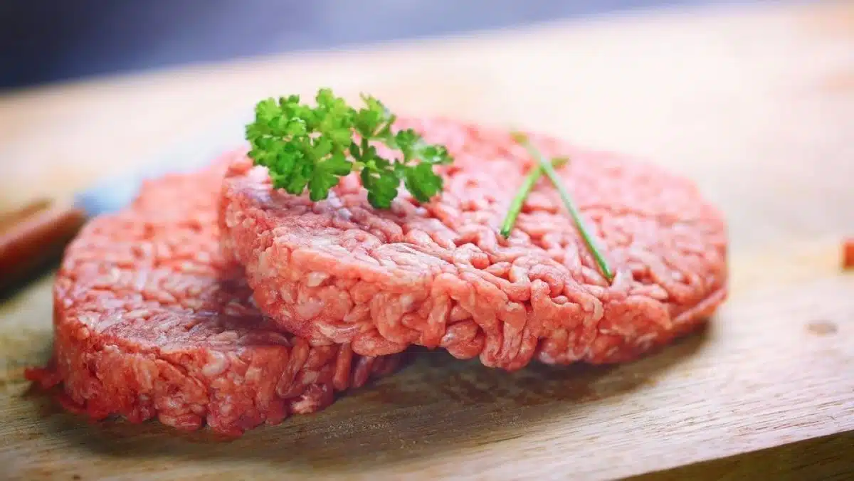 Ces steaks hachés vendus en France rappelés en urgence, les supermarchés concernés