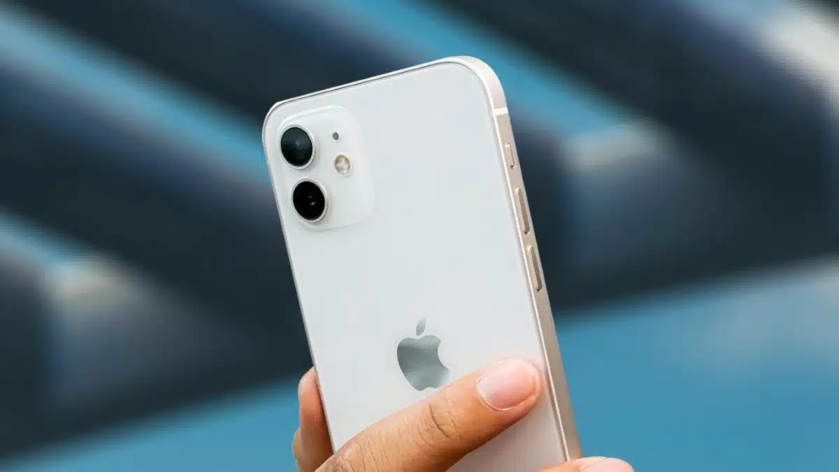L’iPhone 12 retiré de la vente en France, les smartphones pourraient faire l’objet d’un rappel !