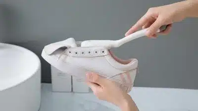 Action : ce produit magique à prix mini nettoie vos chaussures et les rend comme neuves