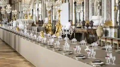 Le coût du dîner d’État de Charles IIII à Versailles : le montant est-il réellement connu du public ?
