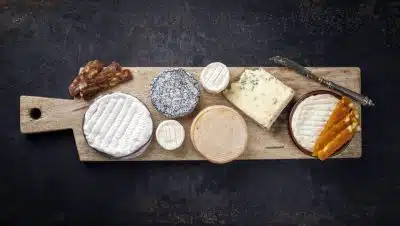 Le fromage doit-il être conservé au frais ou à température ambiante ? On fait le point