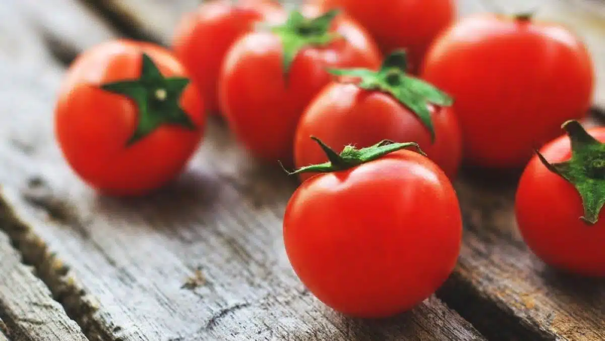 L’astuce magique pour congeler des tomates facilement et en profiter toute l’année