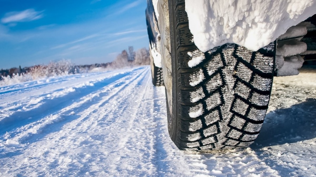 Rouler sans pneus neige en hiver pourra vous coûter très cher, mais pas seulement