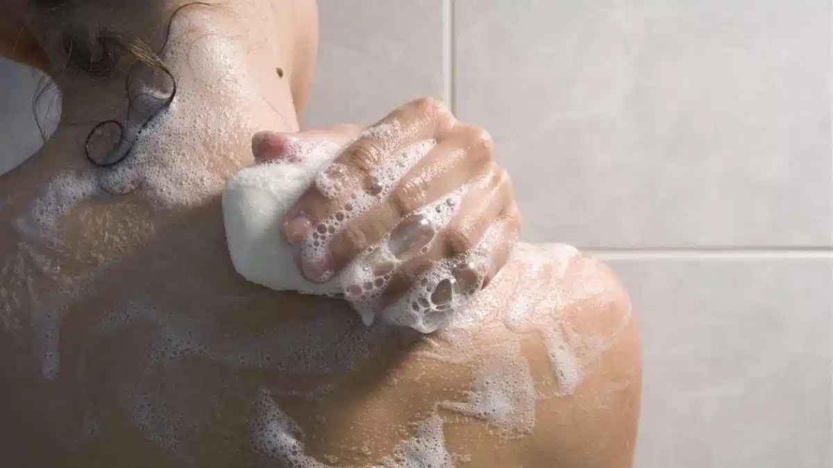 Ces endroits clés du corps que beaucoup oublient de laver sous la douche selon une étude