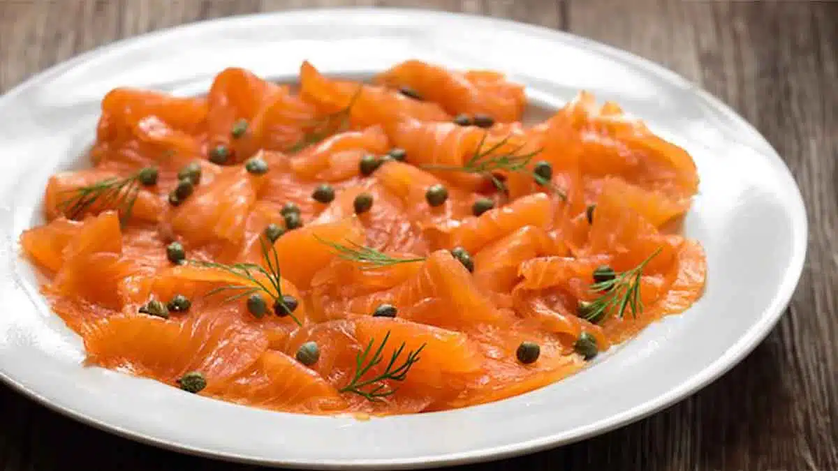 L'erreur à bannir que l'on fait tous avec le saumon fumé pour les repas de fête selon un expert