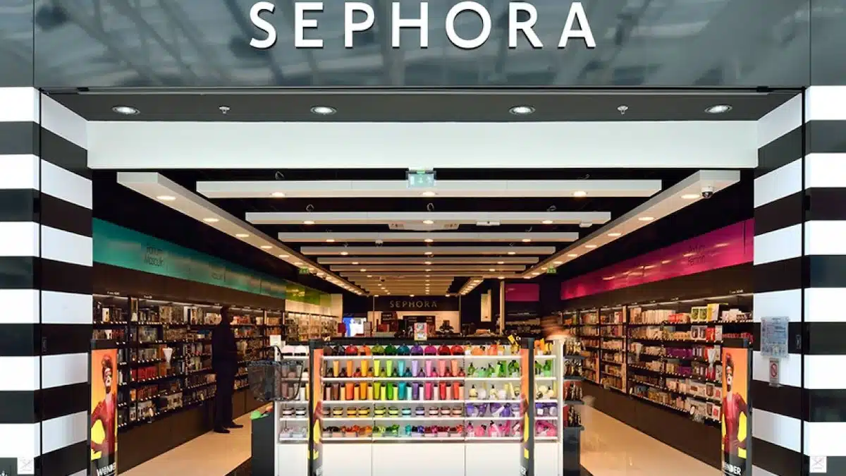 Sephora : ce sérum qui lisse les rides pour moins de 9 euros fait fureur dans le monde