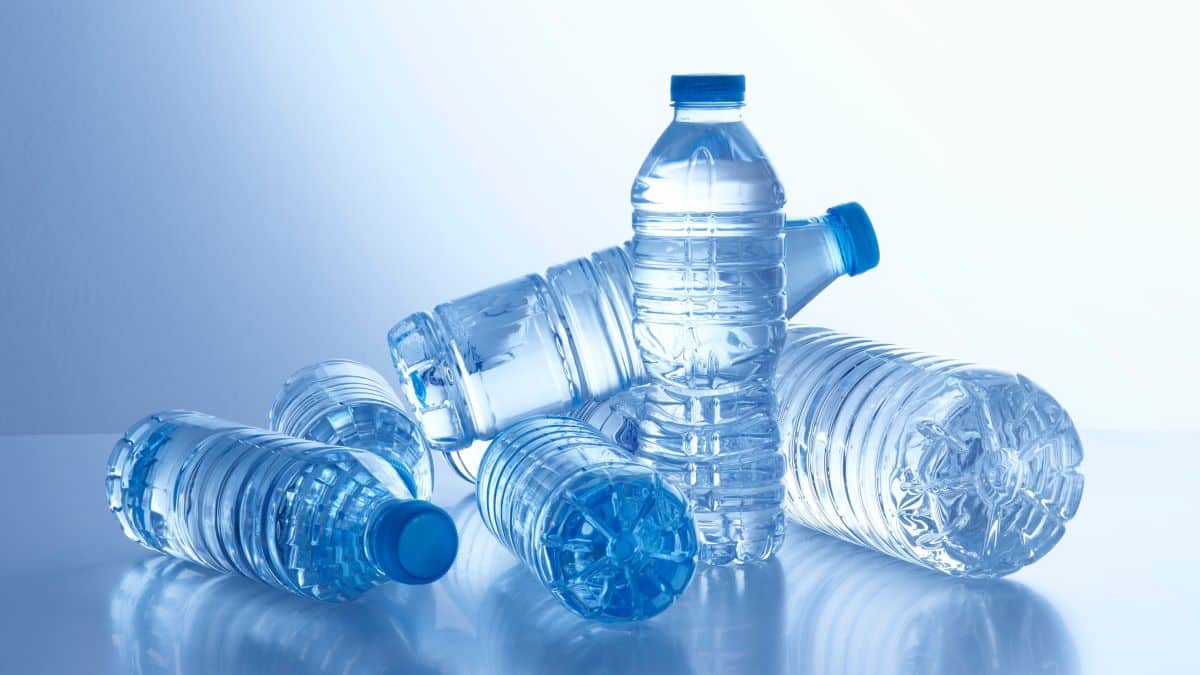 2 marques d’eau en bouteille contaminées aux pesticides à ne surtout pas acheter cette semaine